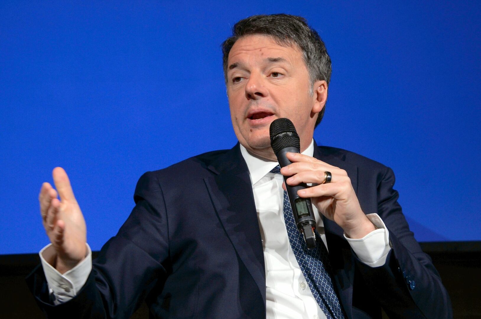 Renzi “Sul caso dossier governo incapace, basta amichettismo”